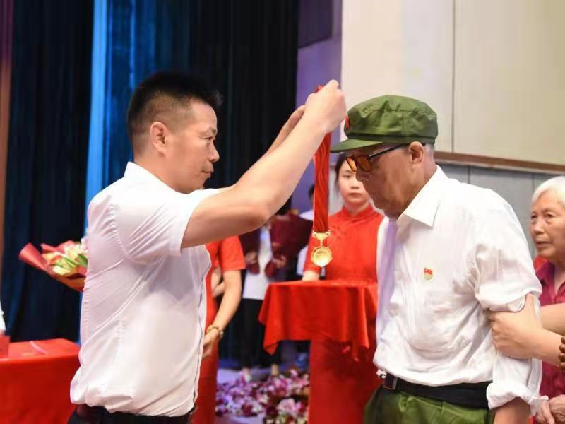 beat365正版唯一入口必一召开庆祝中国共产党成立100周年暨“七一”表彰大会